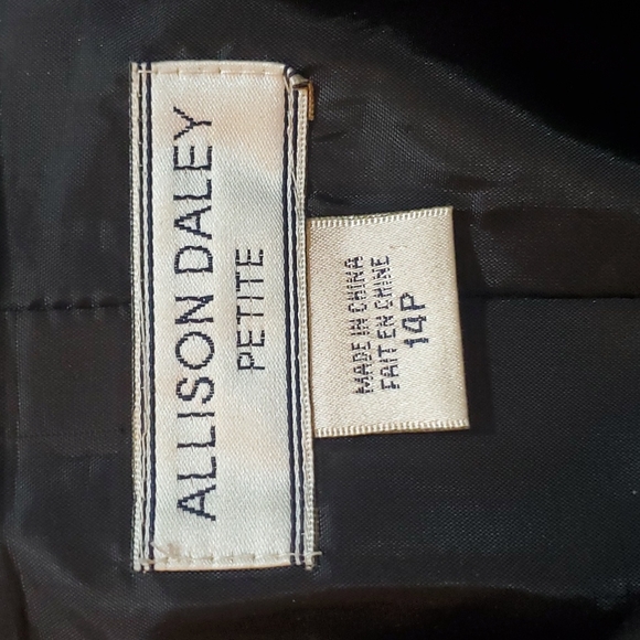 ALISON DALEY- PETITE JACKET - Picture 4 of 4